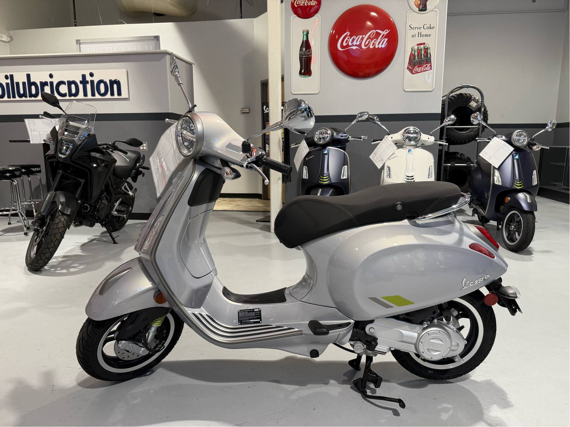 Swiss Edition Vespa Gts Grigio Materia 2018 Vespa Gts 300 Vespa