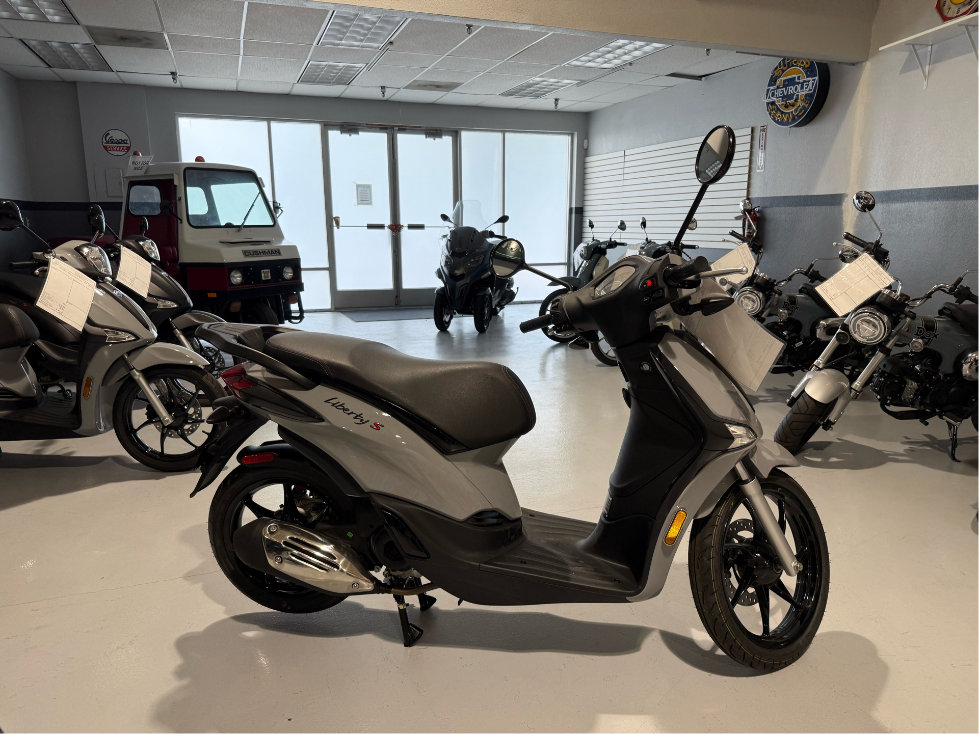 Liberty 150 Liberty S 50 Grigio Scooter Liberty 150 Liberty S 50