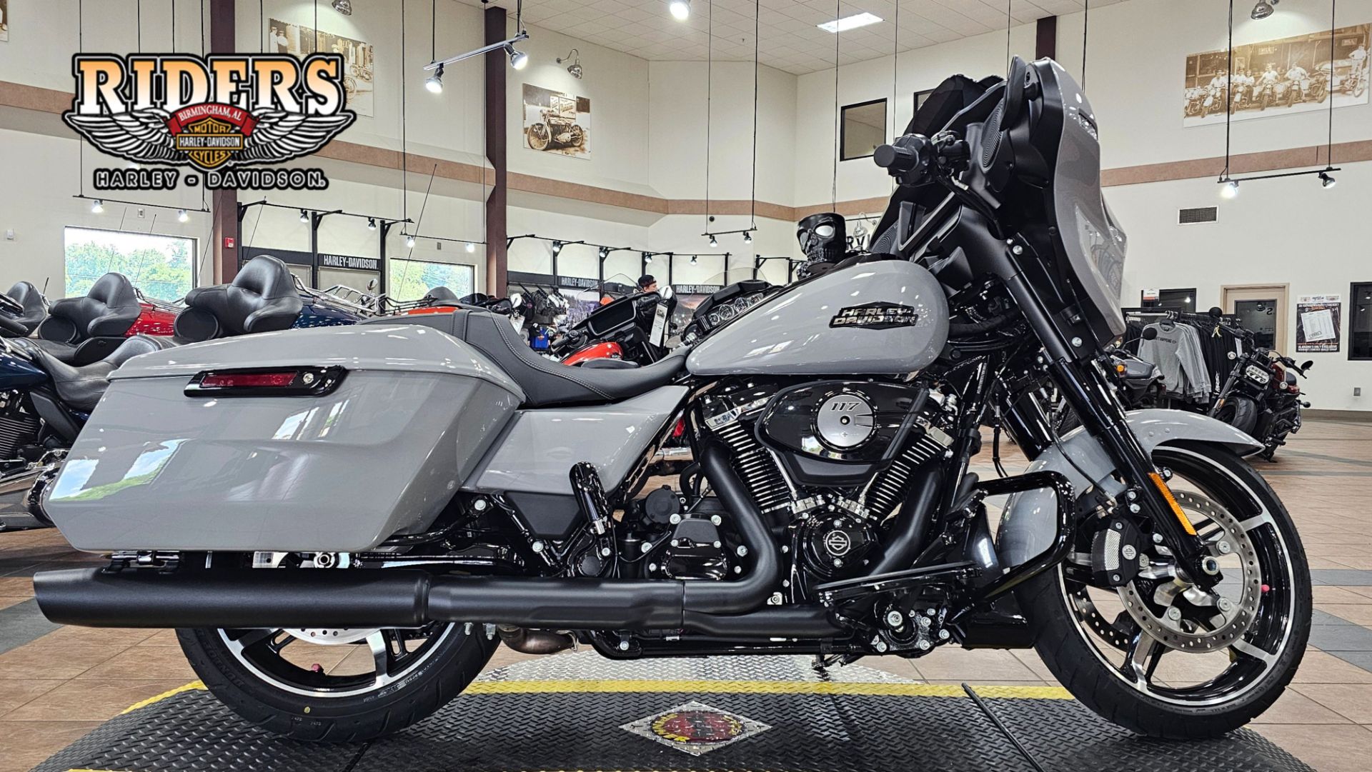 2025 Harley-Davidson Street Glide® 1
