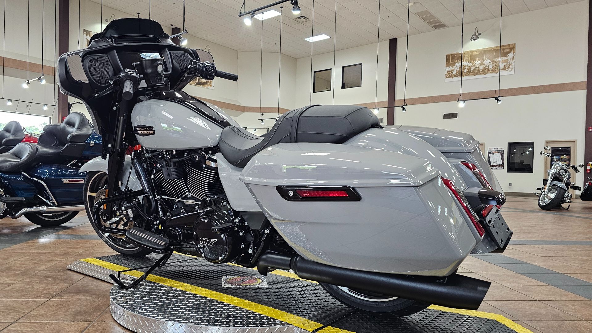 2025 Harley-Davidson Street Glide® 6