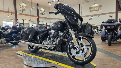 604389 2026 harley davidson flhx street glide touring enthusiast collection midnight ember - Photo 4