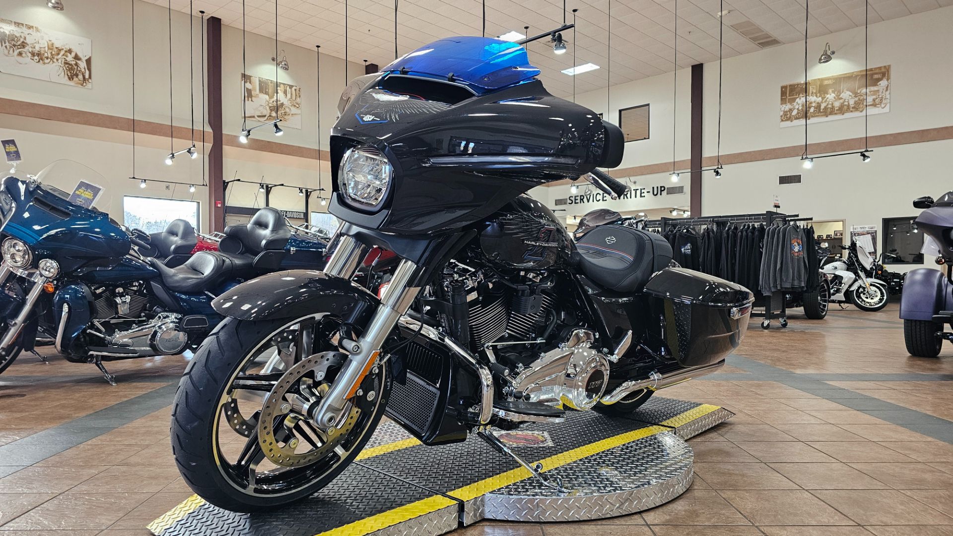 604389 2026 harley davidson flhx street glide touring enthusiast collection midnight ember - Photo 5