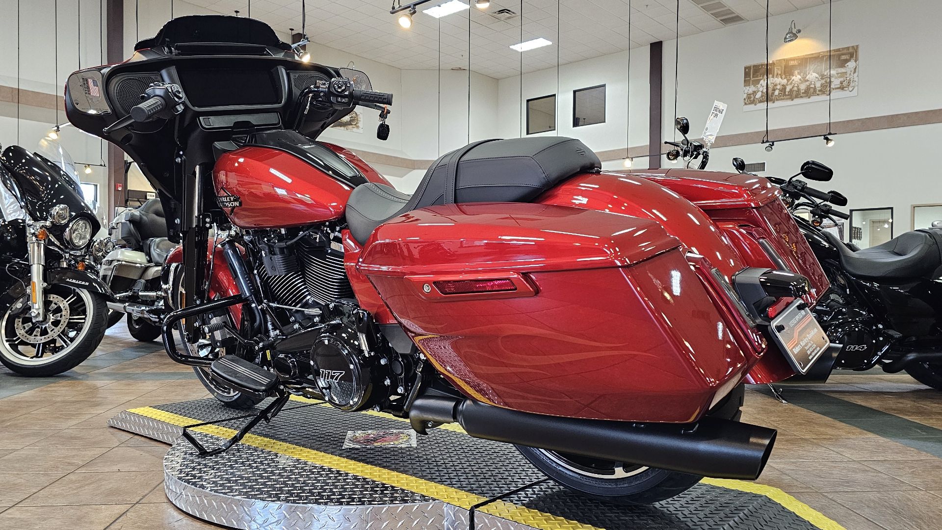 645770 2025 harley davidson flhx street glide touring whiskey firestorm - Photo 7