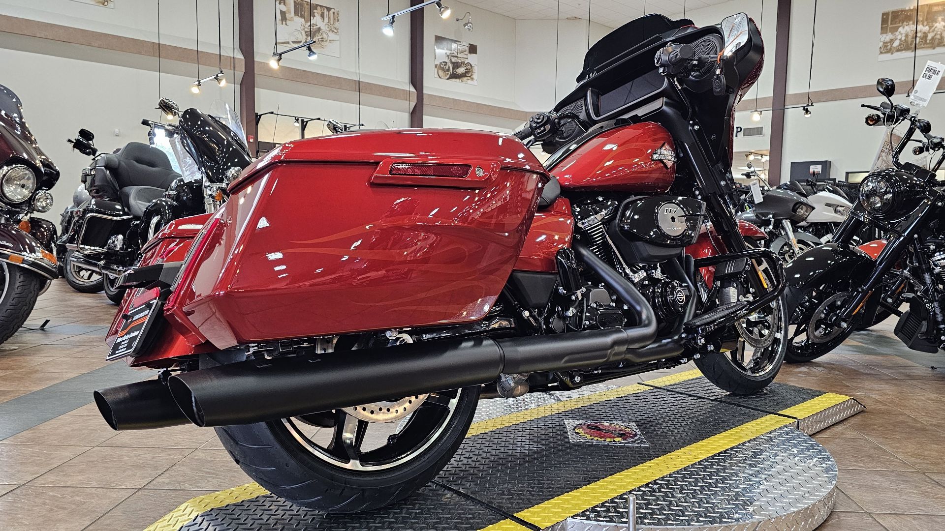 645770 2025 harley davidson flhx street glide touring whiskey firestorm - Photo 8