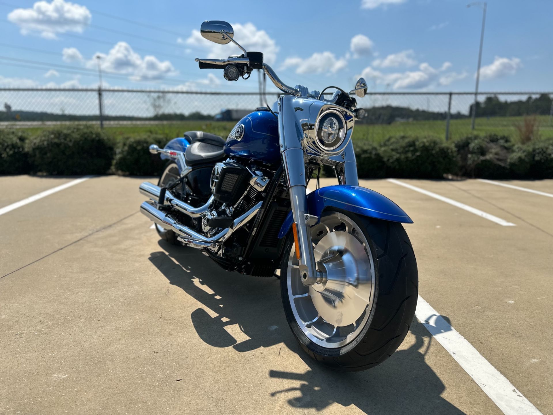 039598 2025 harley davidson FLFB fat boy cruiser blue burst - Photo 2