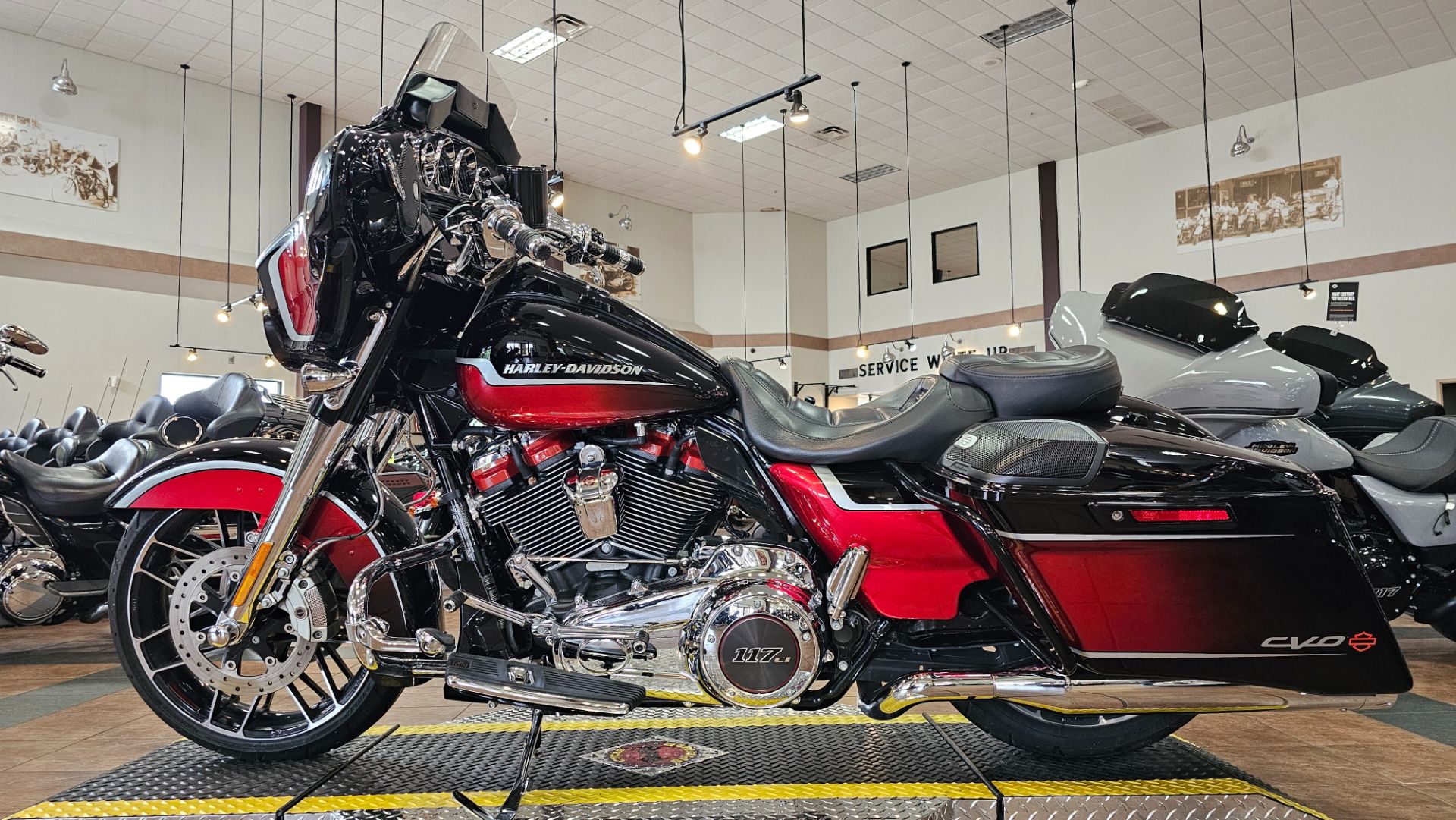 950435 2021 Harley Davidson FLHXSE CVO Street Glide touring sunset orange fade black - Photo 6