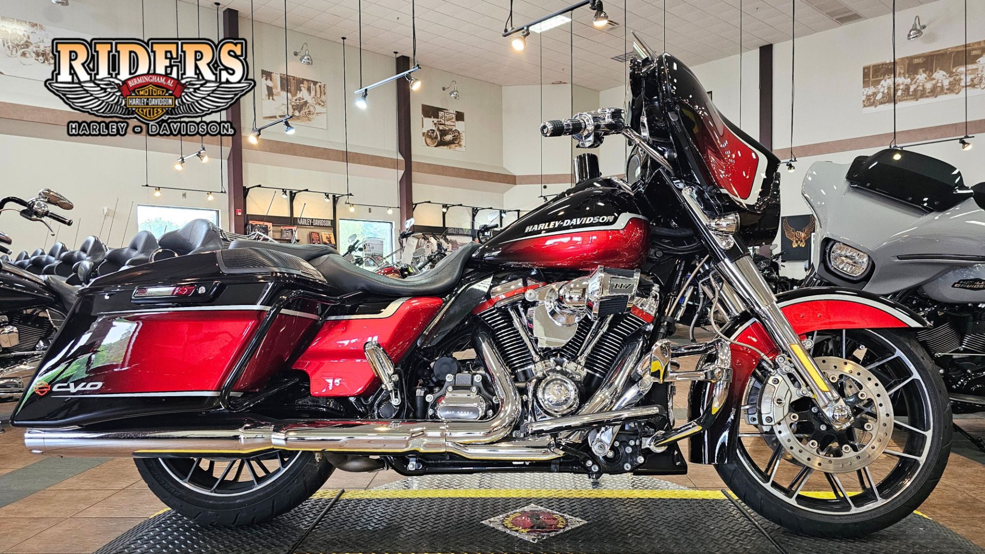 950435 2021 Harley Davidson FLHXSE CVO Street Glide touring sunset orange fade black - Photo 1