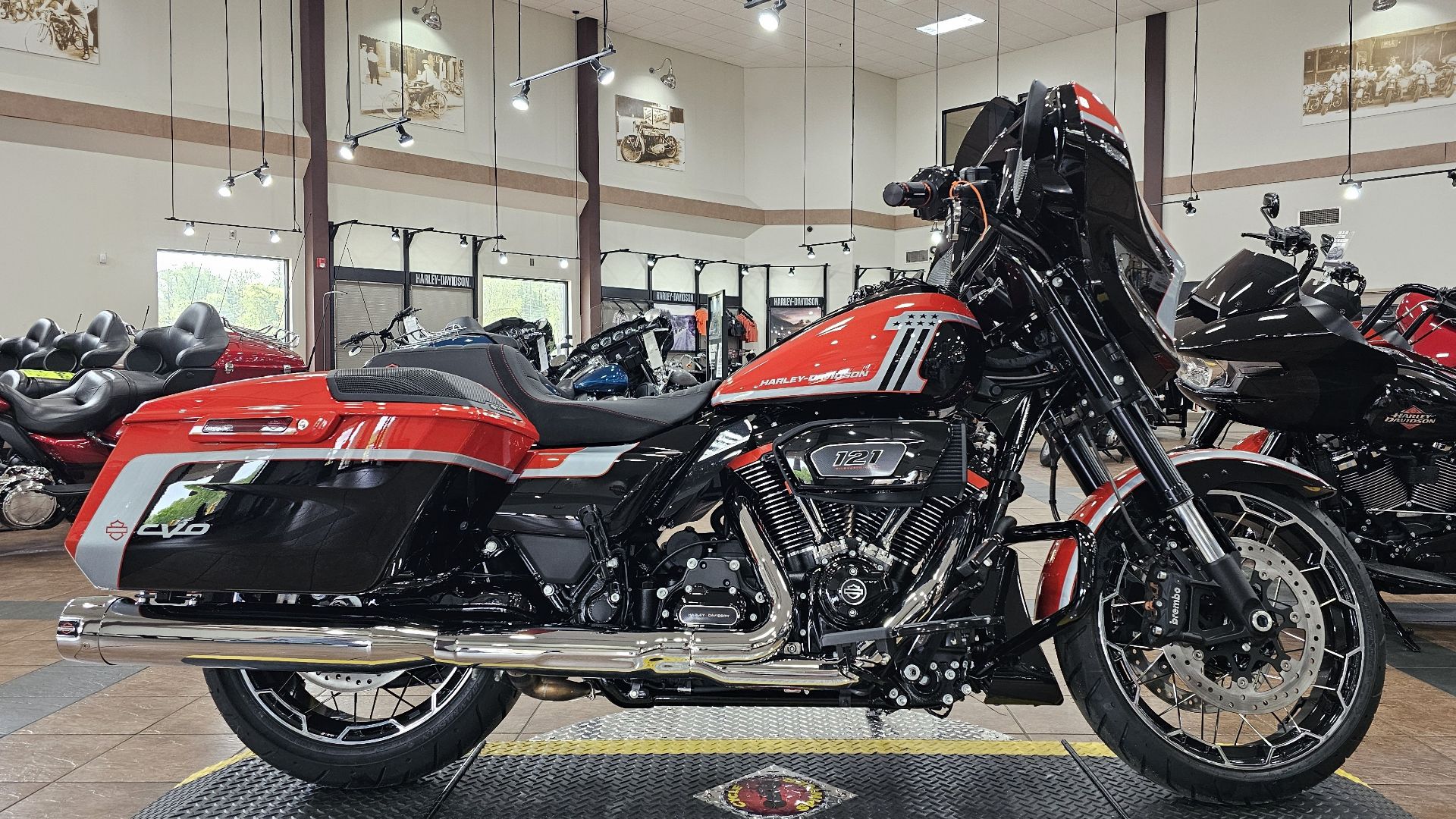 2024 harley davidson  FLHXSE cvo street glide touring legendary orange - Photo 2