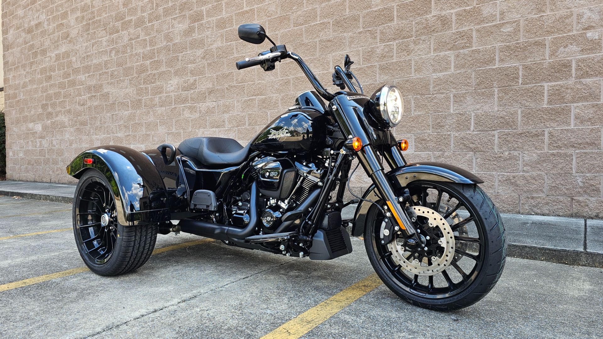 863091 2024 Harley Davidson FLRT Freewheeler trike Vivid Black - Photo 3