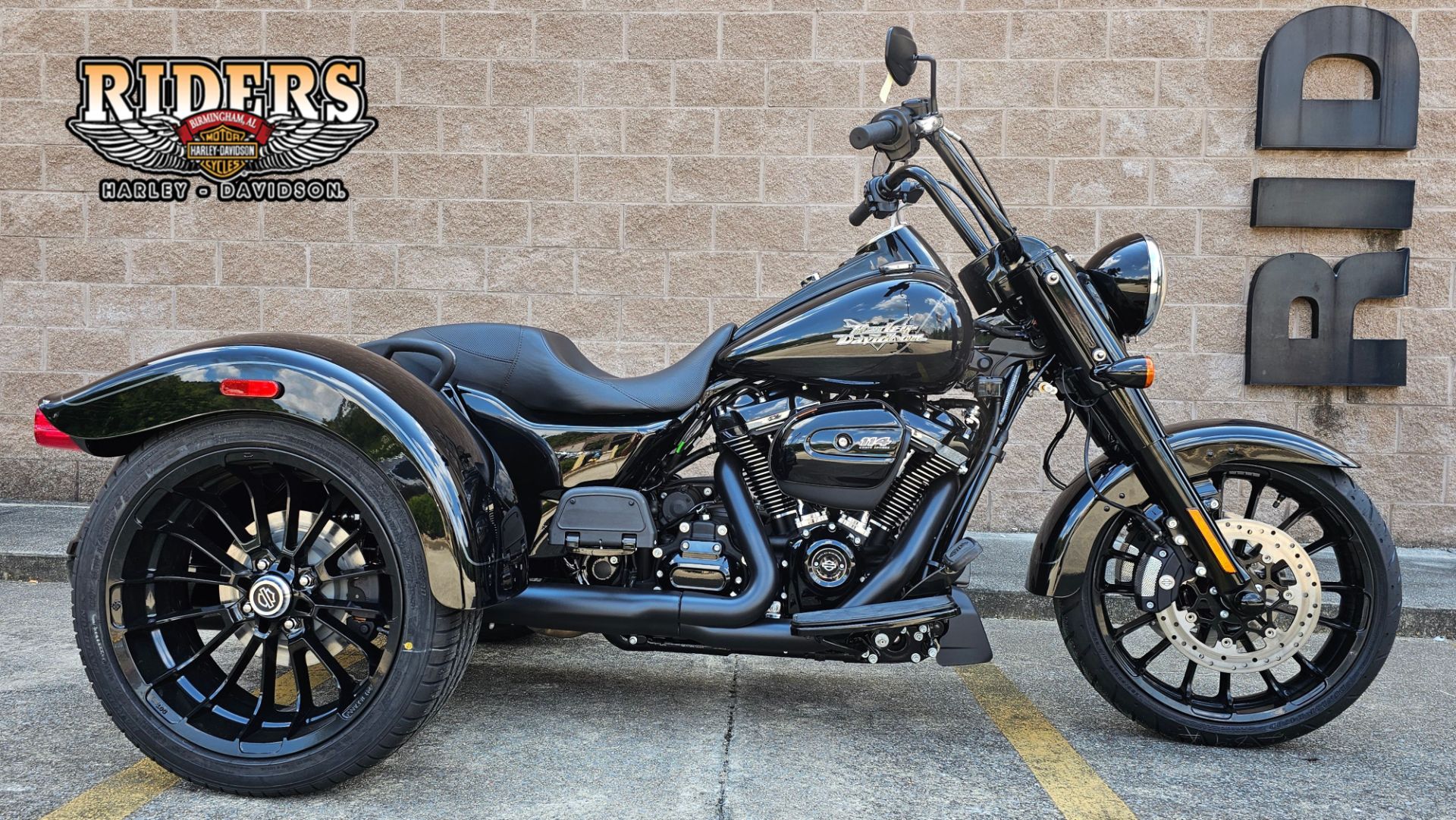 863091 2024 Harley Davidson FLRT Freewheeler trike Vivid Black - Photo 1