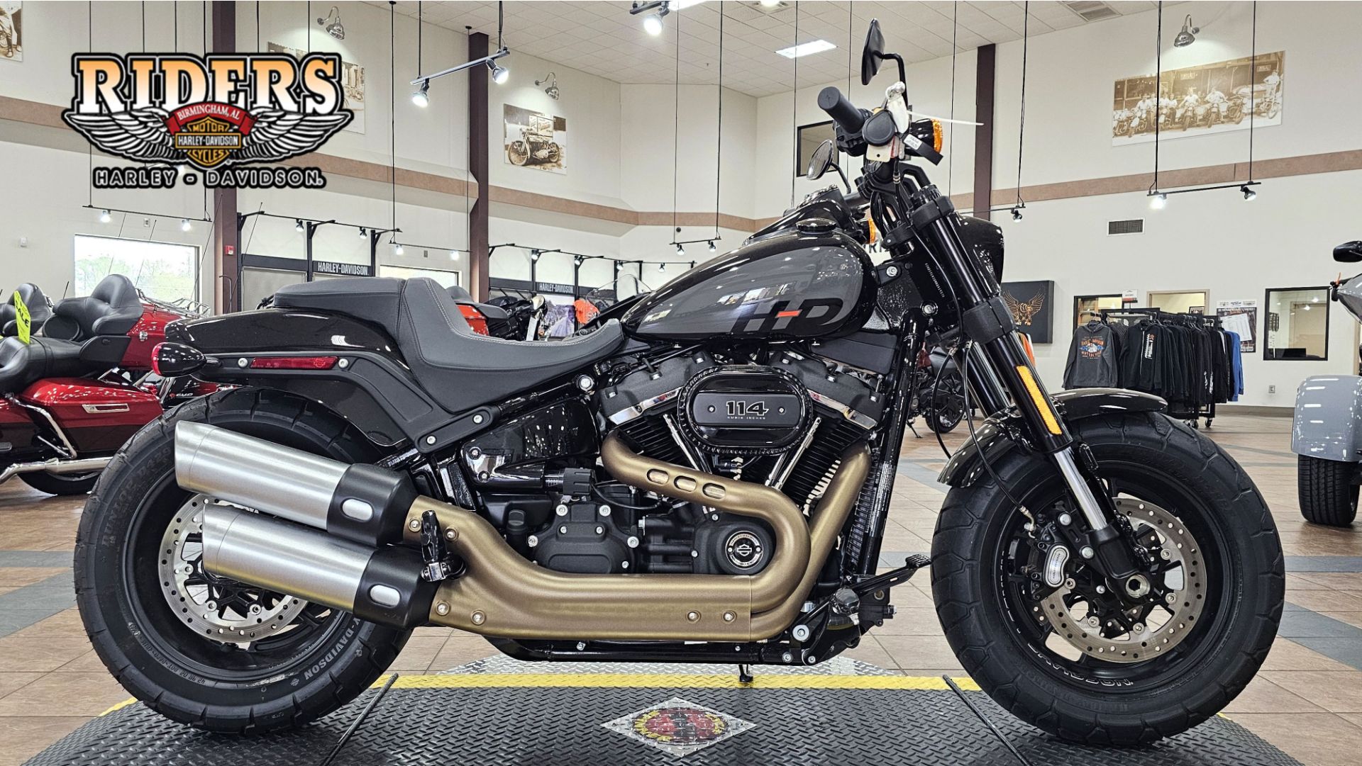 041937 2022 harley davidson FXFBS fat bob 114 cruiser vivid black - Photo 1