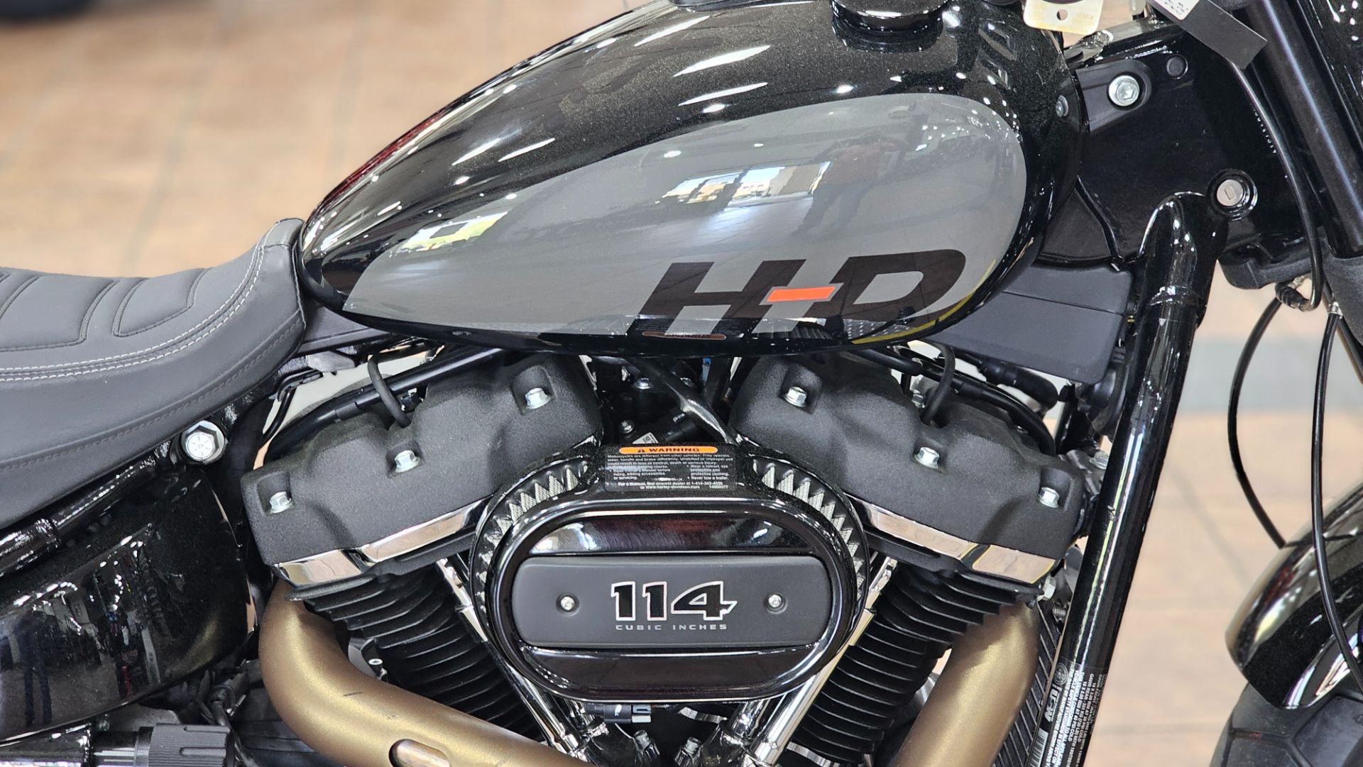 041937 2022 harley davidson FXFBS fat bob 114 cruiser vivid black - Photo 9