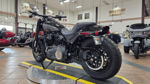 041937 2022 harley davidson FXFBS fat bob 114 cruiser vivid black - Photo 7