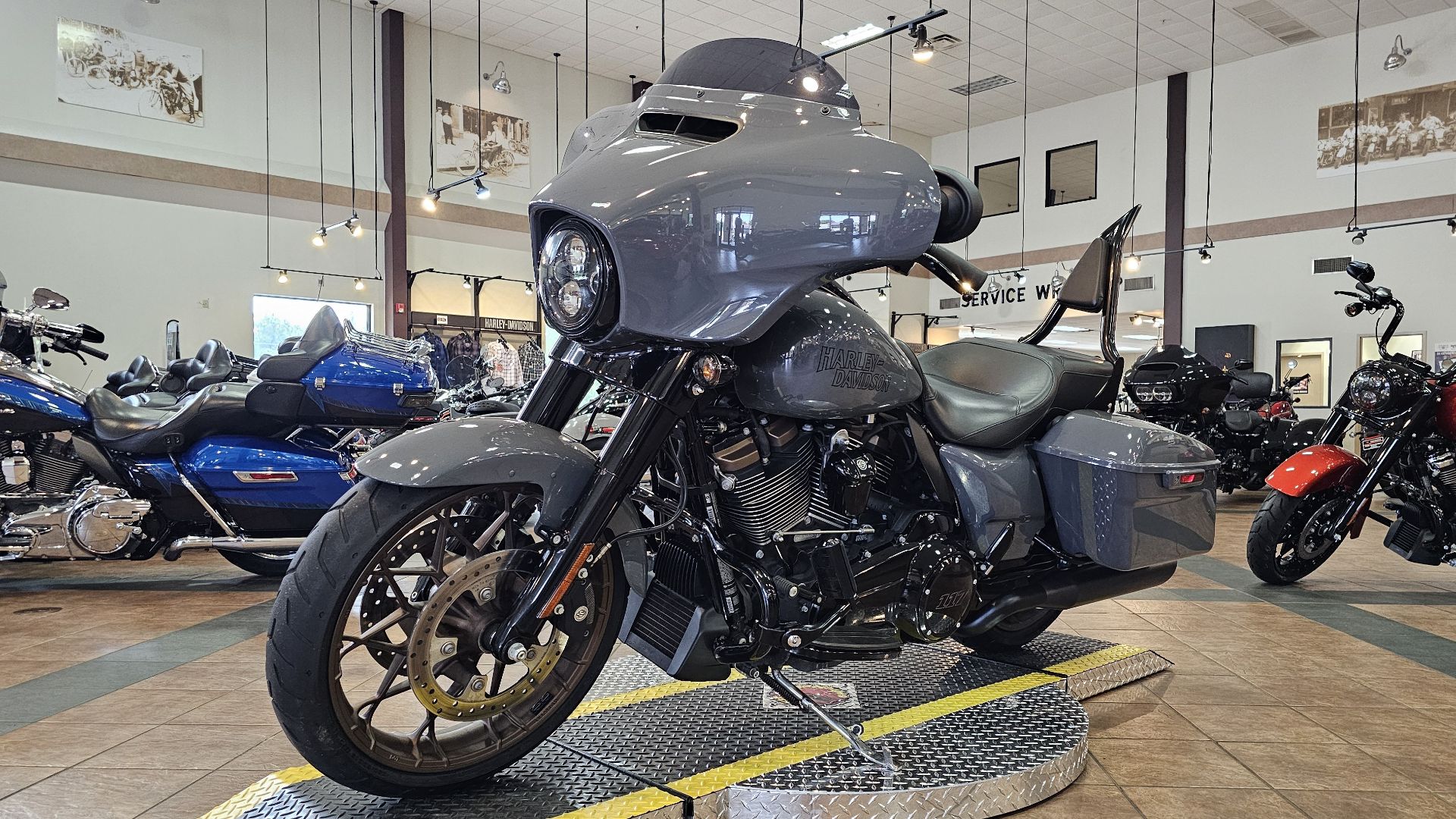 608877 2022 harley davidson flhxst street glide st touring gunship gray - Photo 5