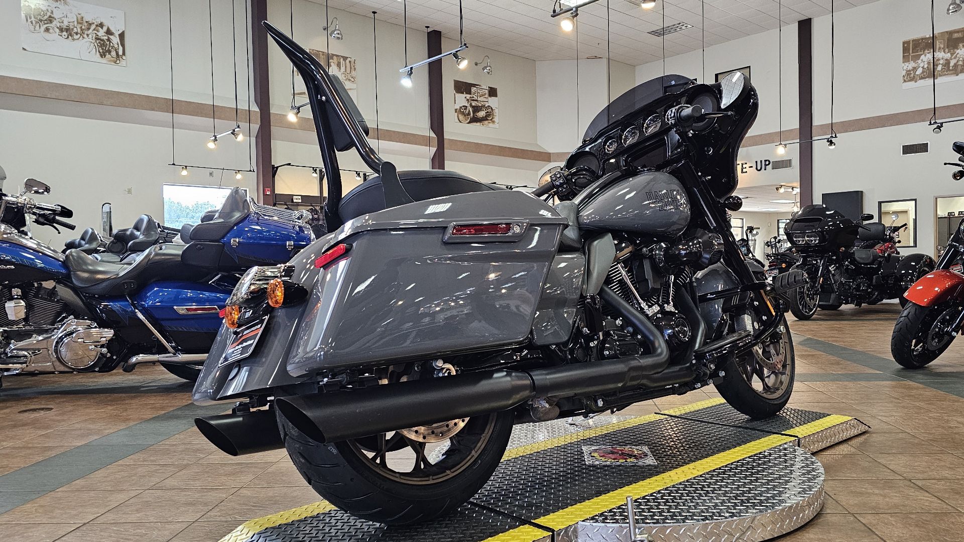 608877 2022 harley davidson flhxst street glide st touring gunship gray - Photo 8