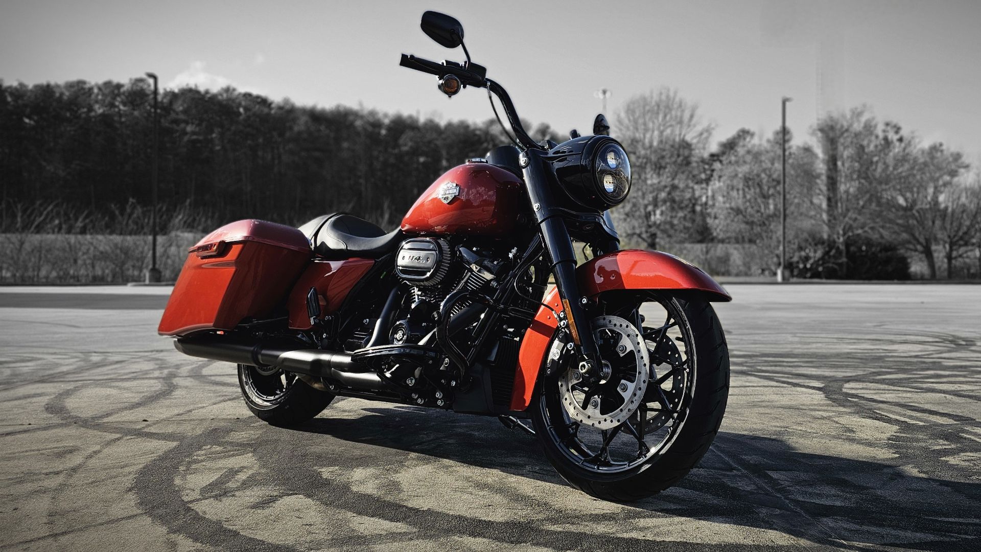 617083 2025 harley davidson flhrxs road king special touring whiskey fire - Photo 2