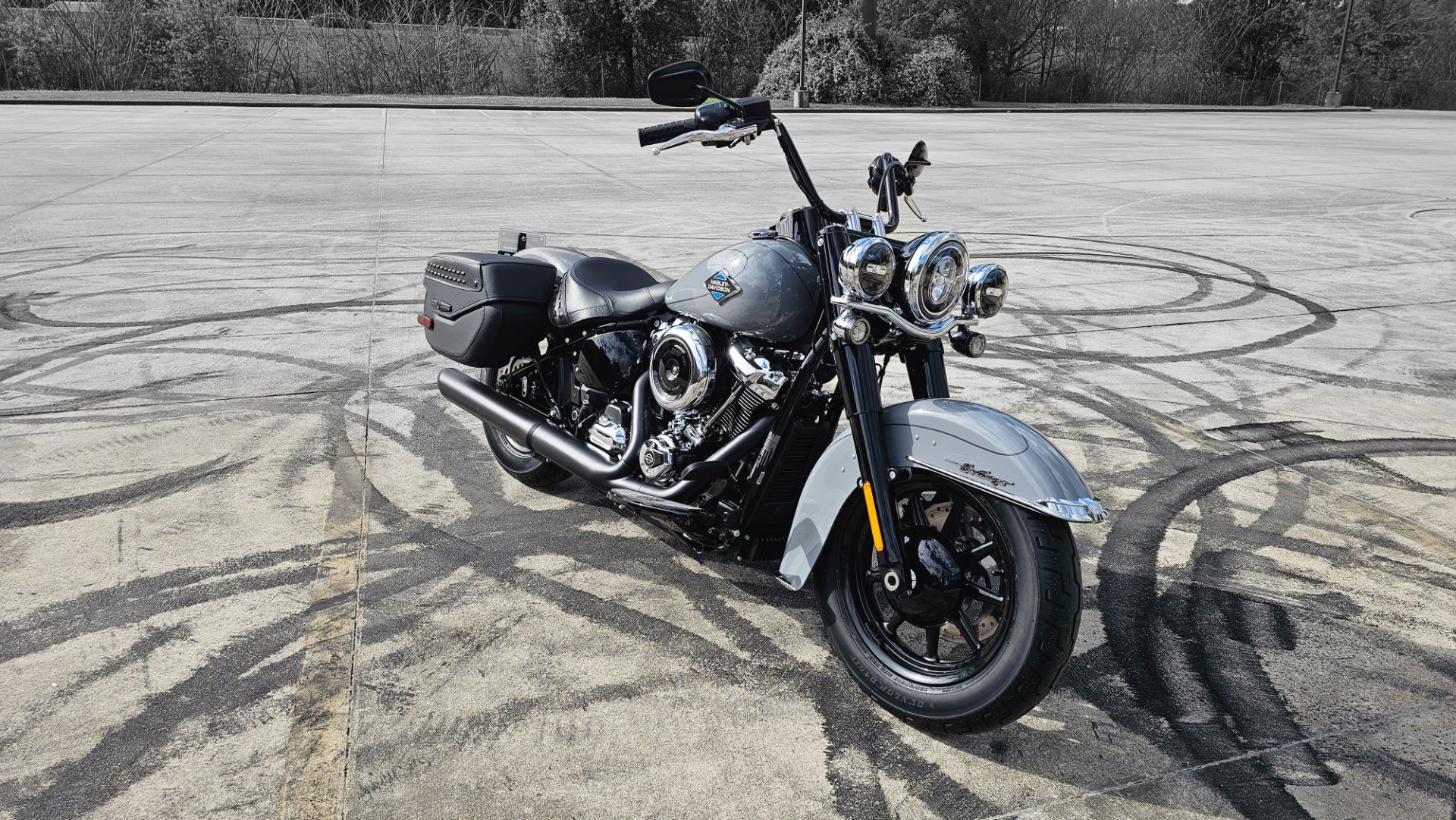 024789 2026 harley davidson flhc heritage classic cruiser dark billiard gray - Photo 2