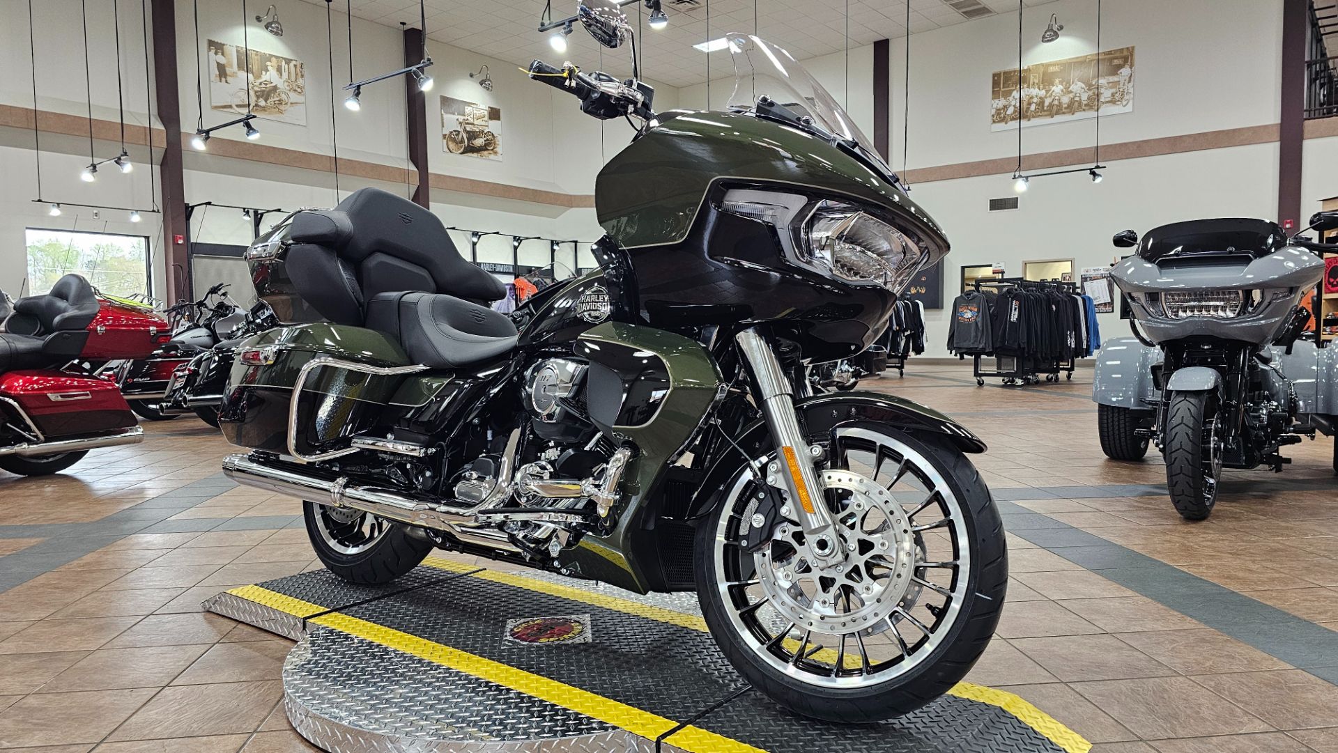 617693 2026 harley davidson FLTRXL road glide limited touring olive steel metallic - Photo 3