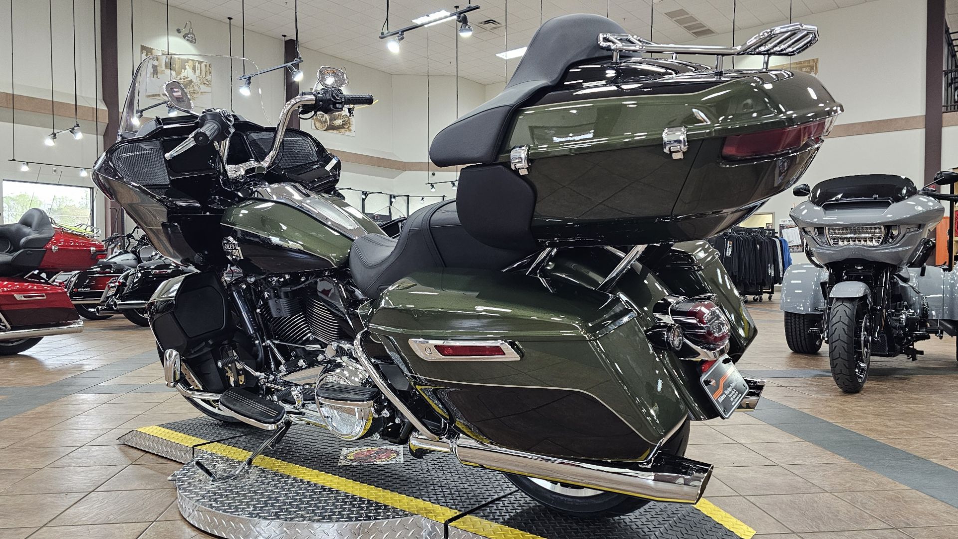 617693 2026 harley davidson FLTRXL road glide limited touring olive steel metallic - Photo 6