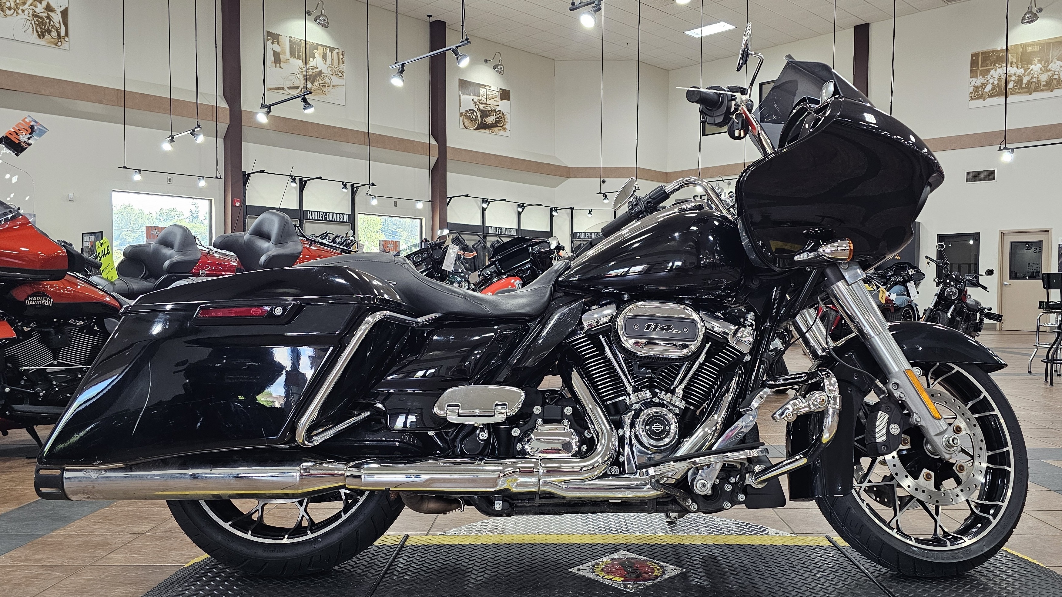 2021 Harley-Davidson Road Glide® Special 3