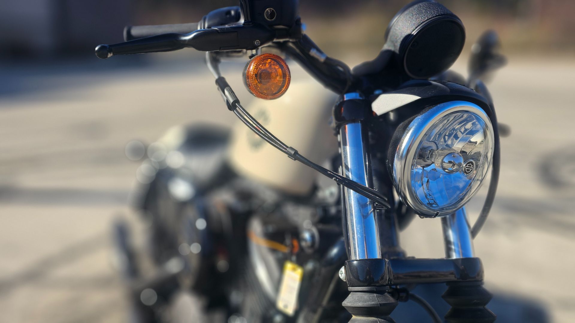 416534 2022 harley davidson XL883N sportster Iron 883 cruiser white sand pearl - Photo 12