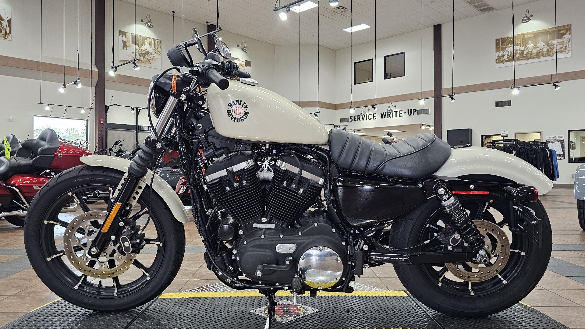 416534 2022 harley davidson XL883N sportster Iron 883 cruiser white sand pearl - Photo 6