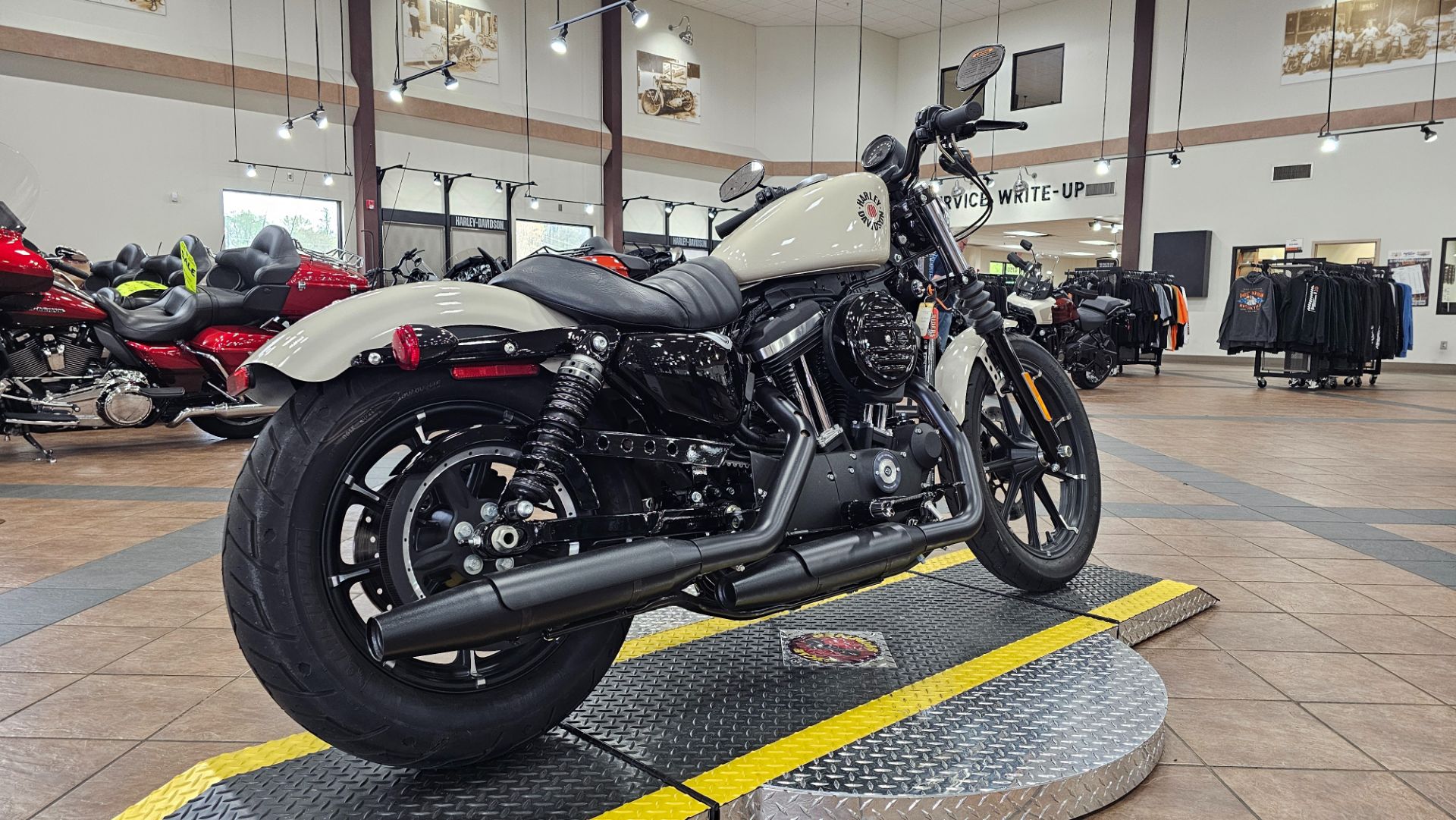 416534 2022 harley davidson XL883N sportster Iron 883 cruiser white sand pearl - Photo 8