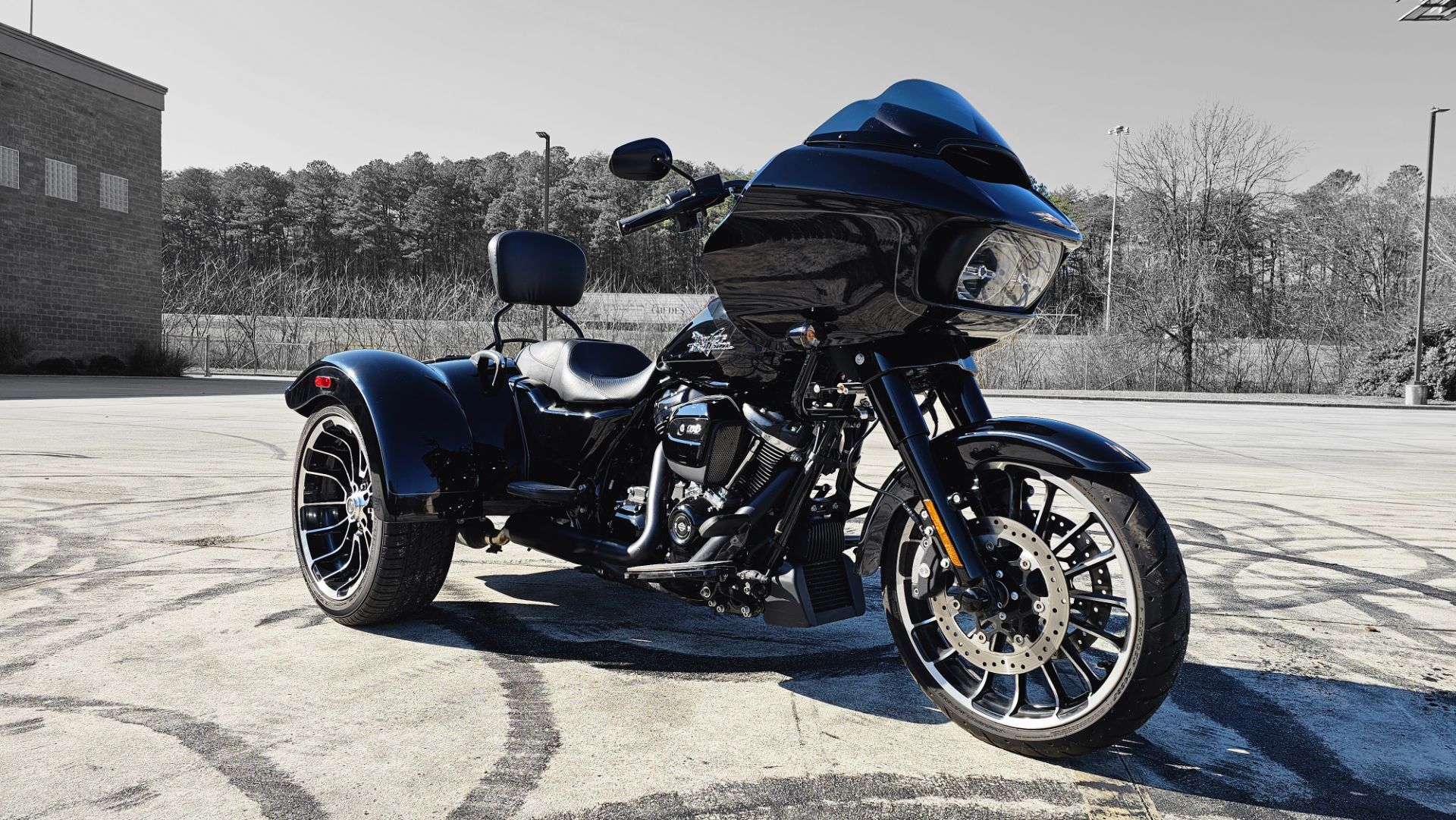 853574 2024 harley davidson fltrt road glide 3 trike vivid black - Photo 2