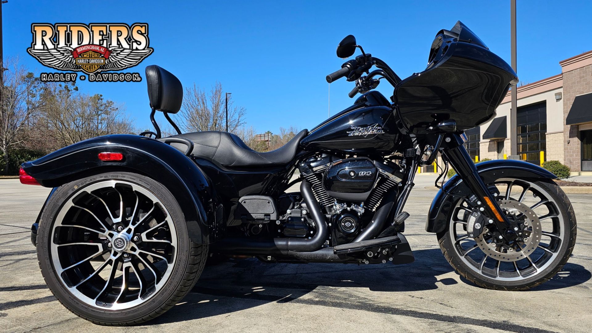 853574 2024 harley davidson fltrt road glide 3 trike vivid black - Photo 1