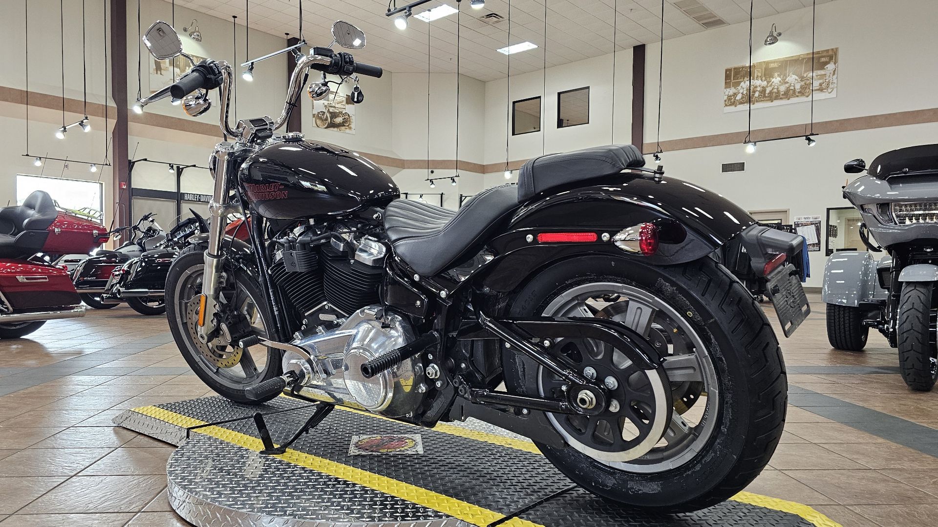 017933 2024 Harley Davidson FXST Softail Standard cruiser Vivid Black - Photo 6