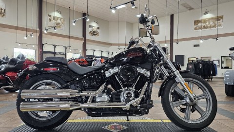 017933 2024 Harley Davidson FXST Softail Standard cruiser Vivid Black - Photo 2