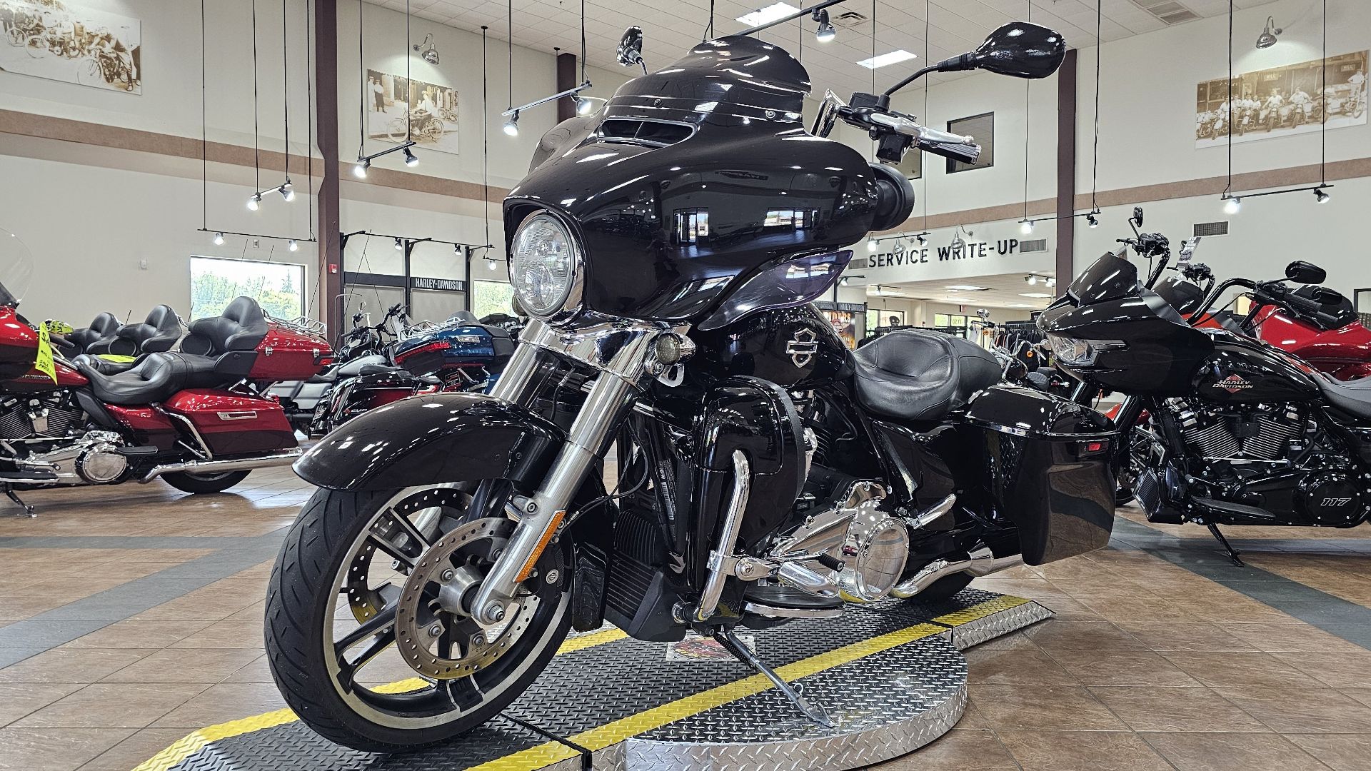 2019 Harley-Davidson Street Glide® in Trussville, Alabama - Photo 4