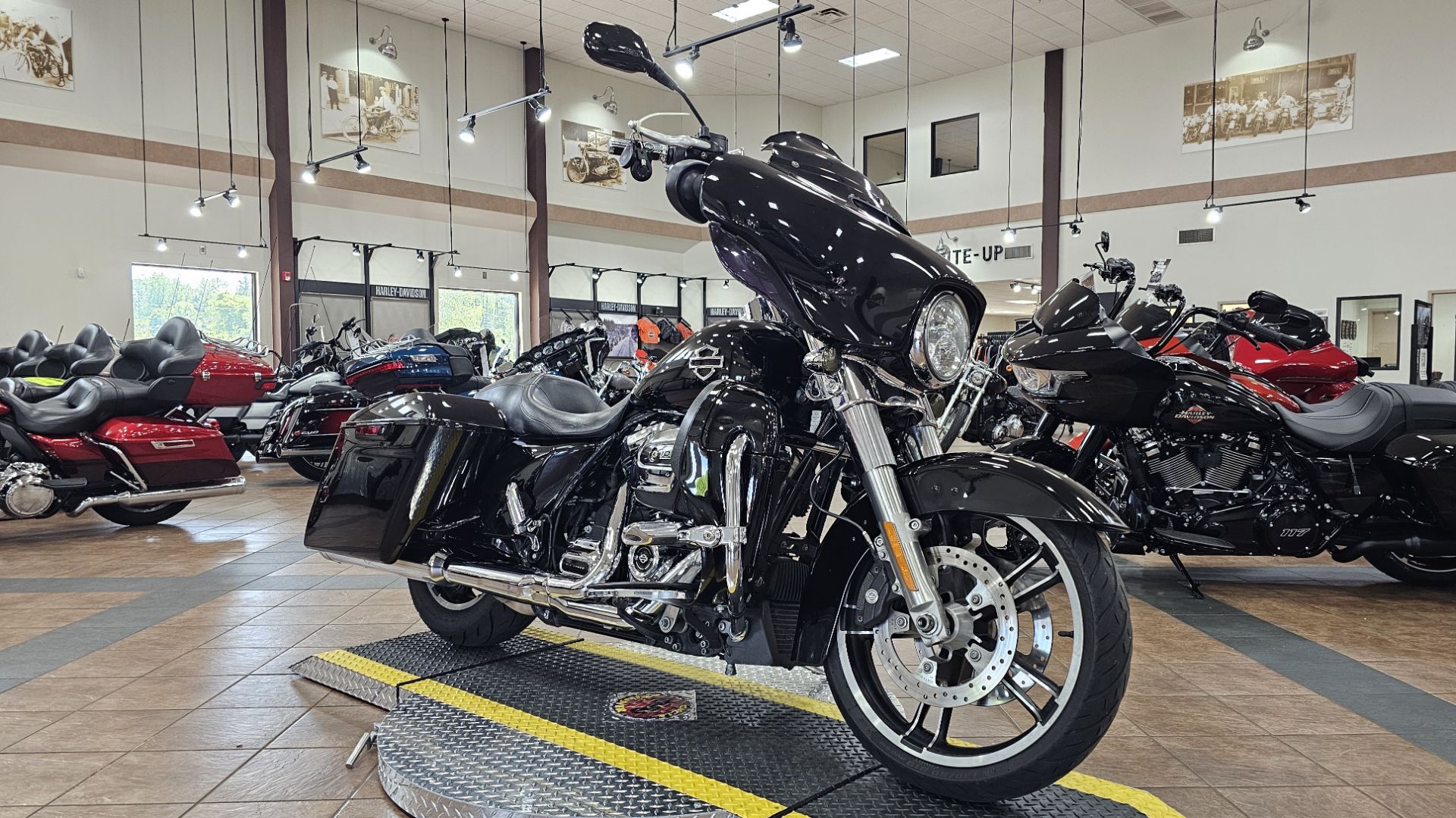 2019 Harley-Davidson Street Glide® in Trussville, Alabama - Photo 3