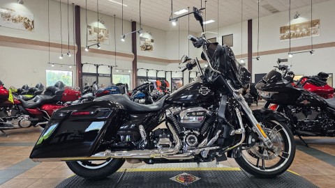 666260 2019 harley davidson  FLHX street glide touring vivid black - Photo 2