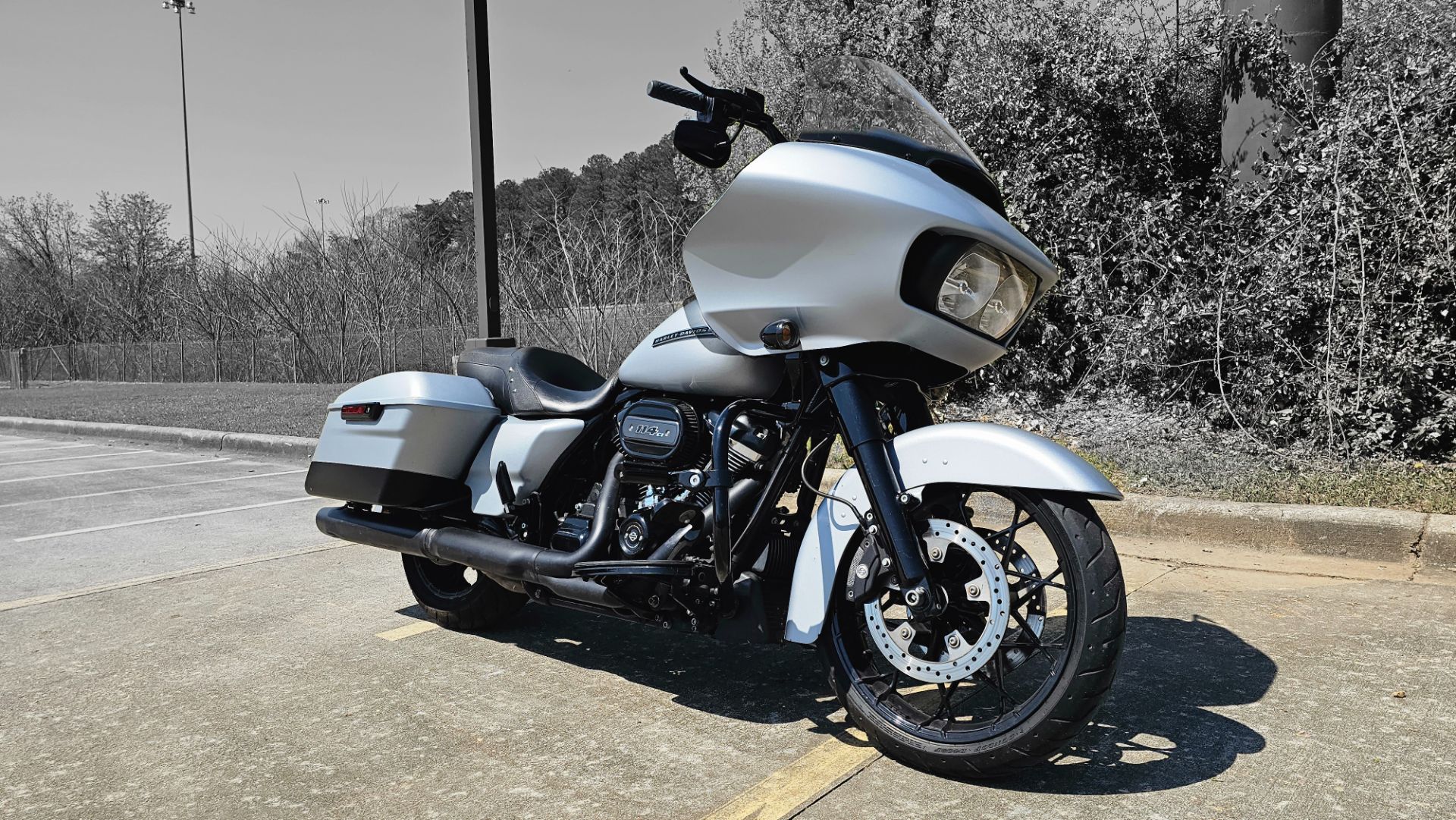 627979 2020 harley davidson fltrxs road glide special touring barracuda silver denim - Photo 2