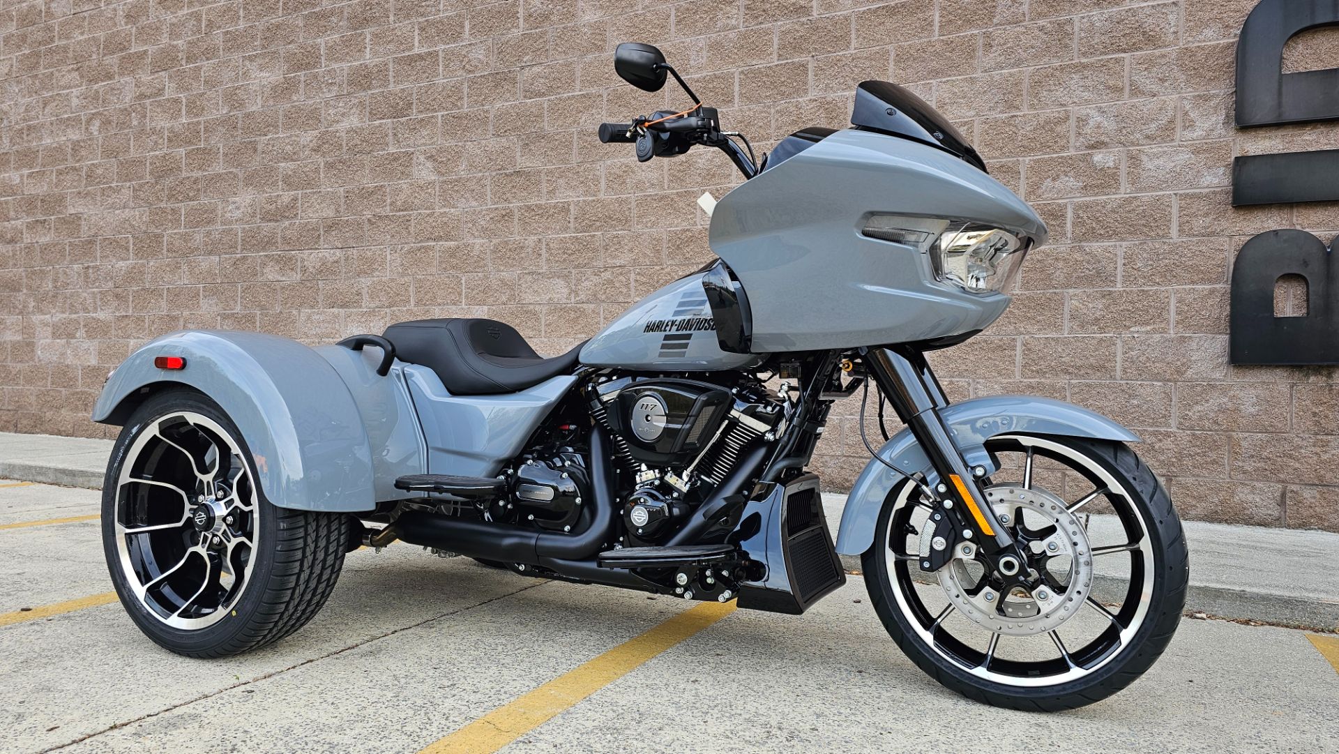 851625 2026 harley davidson fltrt road glide 3 trike dark billiard gray - Photo 4
