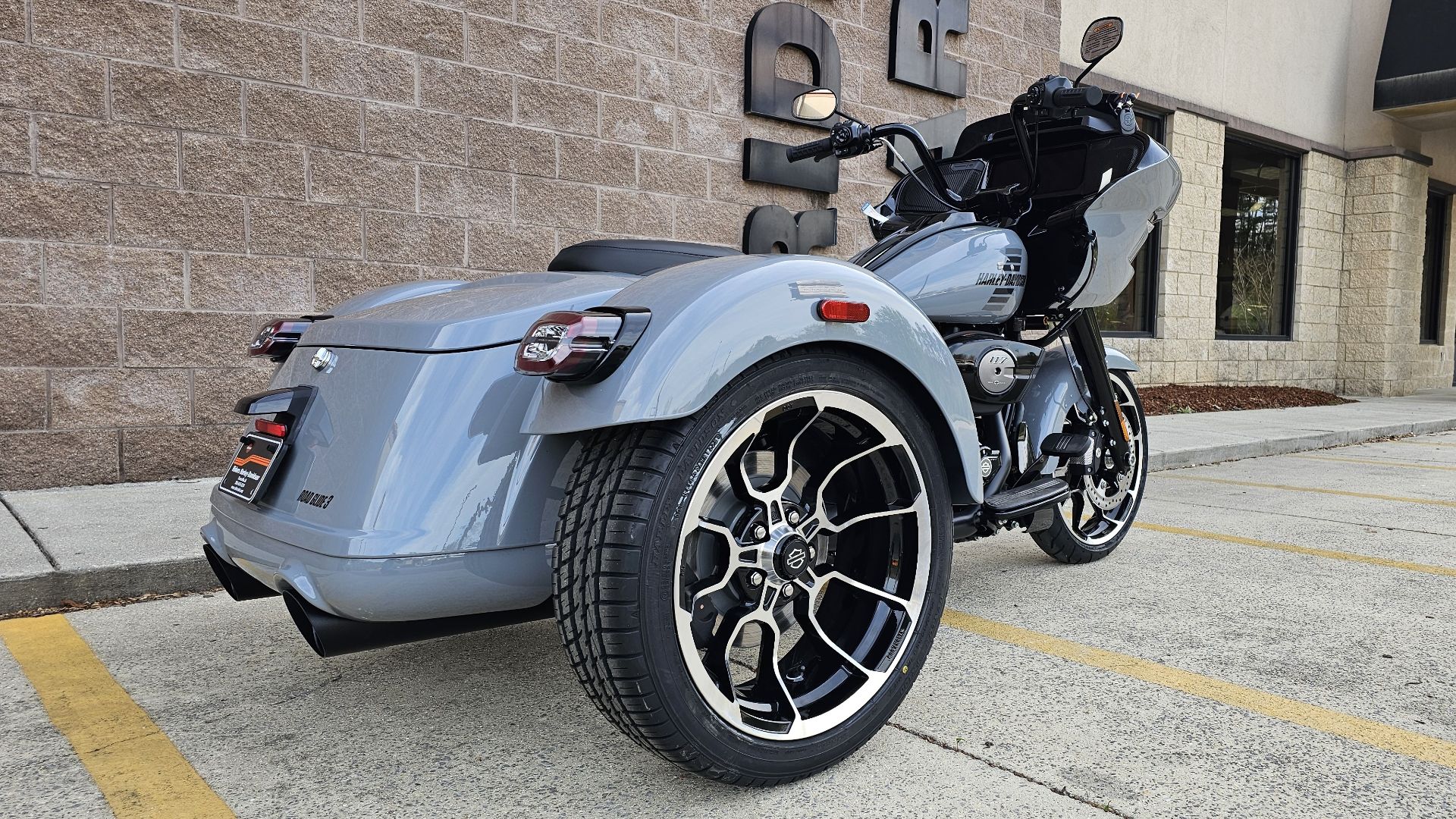 851625 2026 harley davidson fltrt road glide 3 trike dark billiard gray - Photo 7