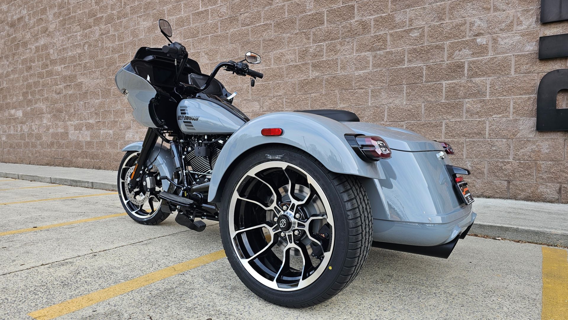 851625 2026 harley davidson fltrt road glide 3 trike dark billiard gray - Photo 8