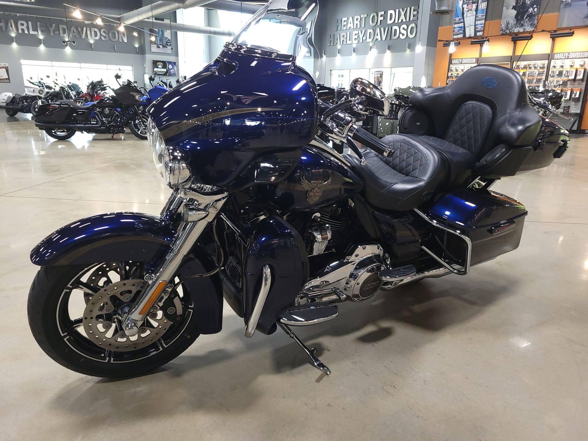 2018 Harley-Davidson 115th Anniversary CVO™ Limited in Pelham, Alabama - Photo 8