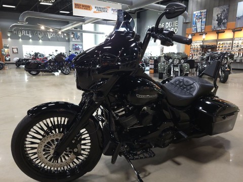 2019 Harley-Davidson Street Glide® Special in Pelham, Alabama - Photo 8