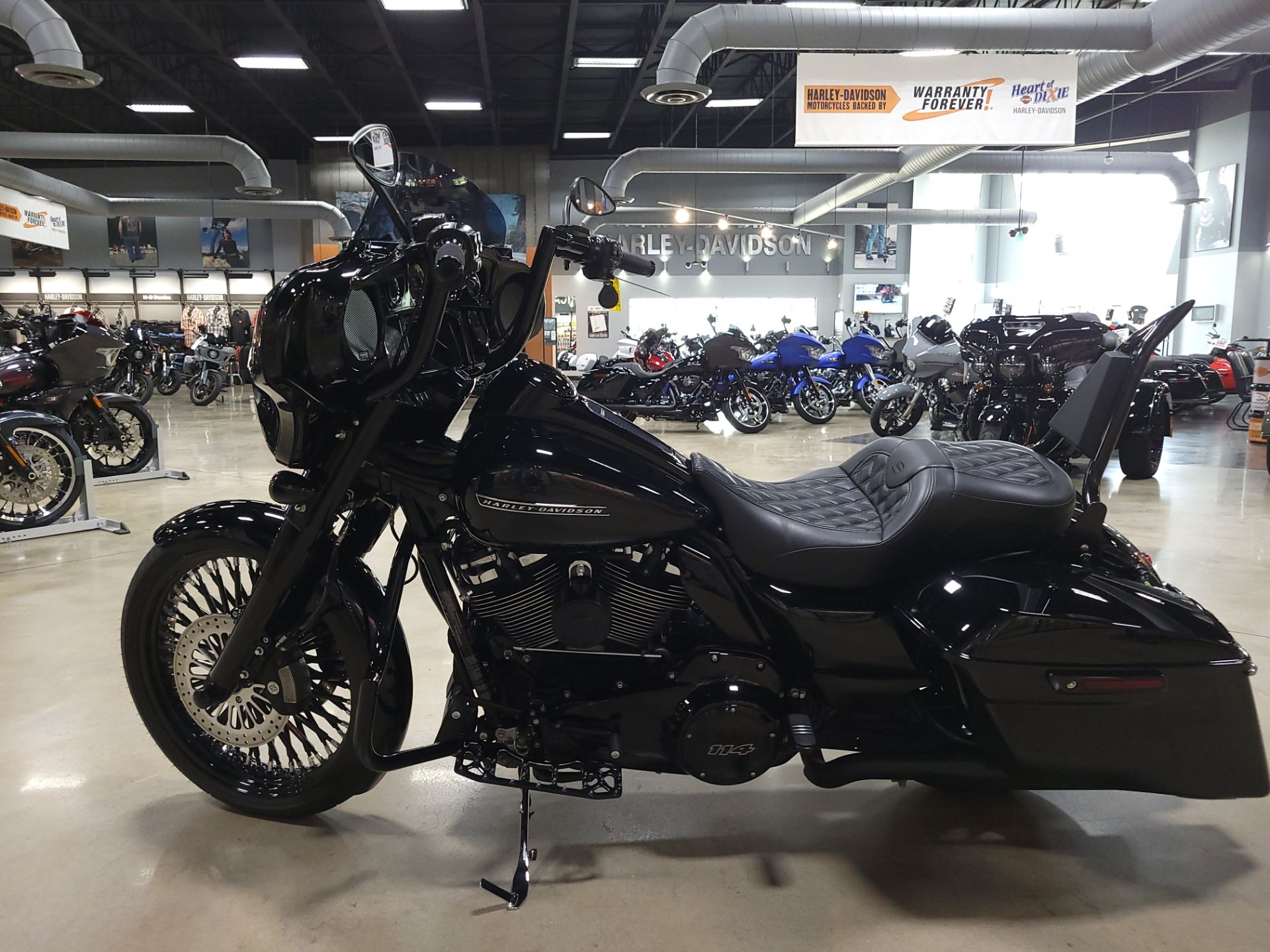 2019 Harley-Davidson Street Glide® Special in Pelham, Alabama - Photo 10