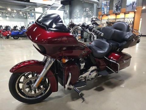 2017 Harley-Davidson Road Glide® Ultra in Pelham, Alabama - Photo 11