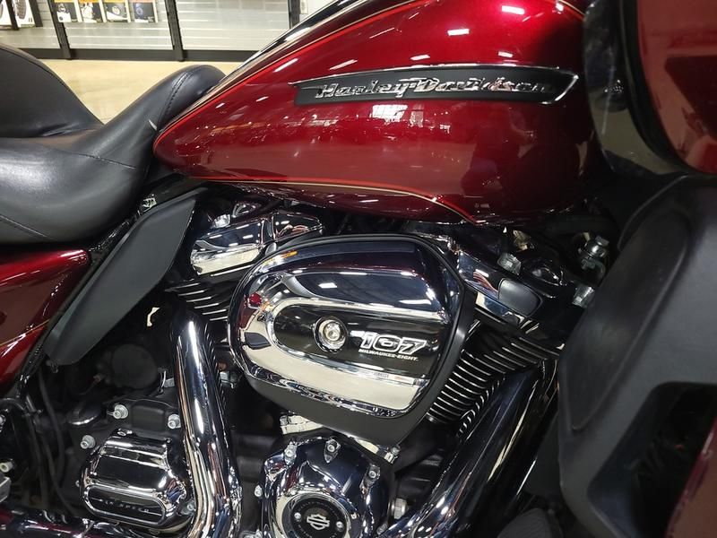 2017 Harley-Davidson Road Glide® Ultra in Pelham, Alabama - Photo 4