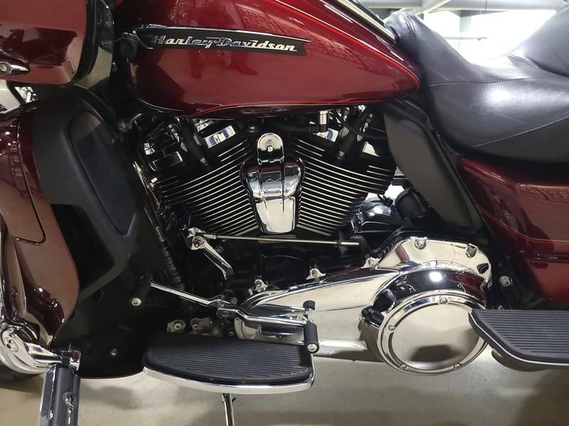 2017 Harley-Davidson Road Glide® Ultra in Pelham, Alabama - Photo 12