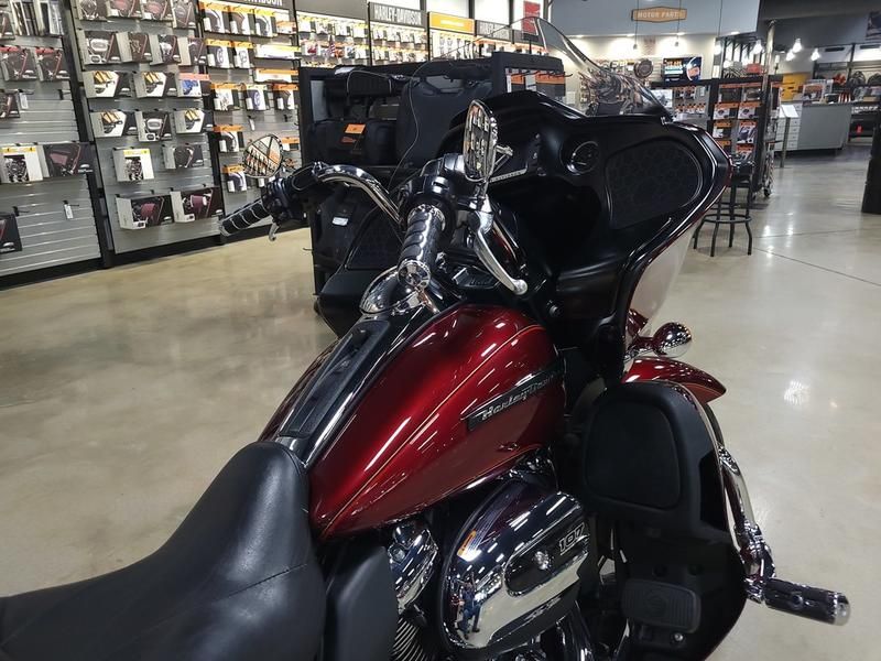 2017 Harley-Davidson Road Glide® Ultra in Pelham, Alabama - Photo 6