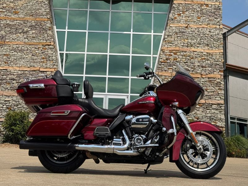 2017 Harley-Davidson Road Glide® Ultra in Pelham, Alabama - Photo 2