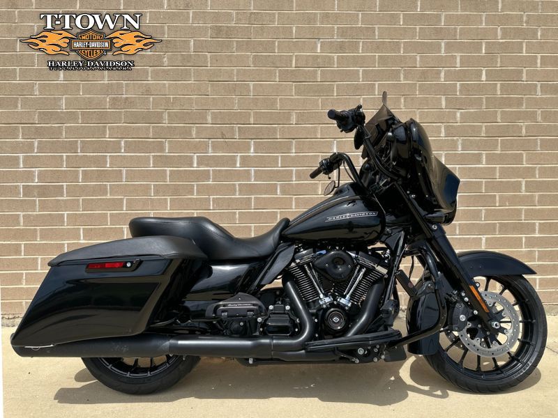 665132 2018 harley davidson  FLHXS street glide special touring vivid black - Photo 1