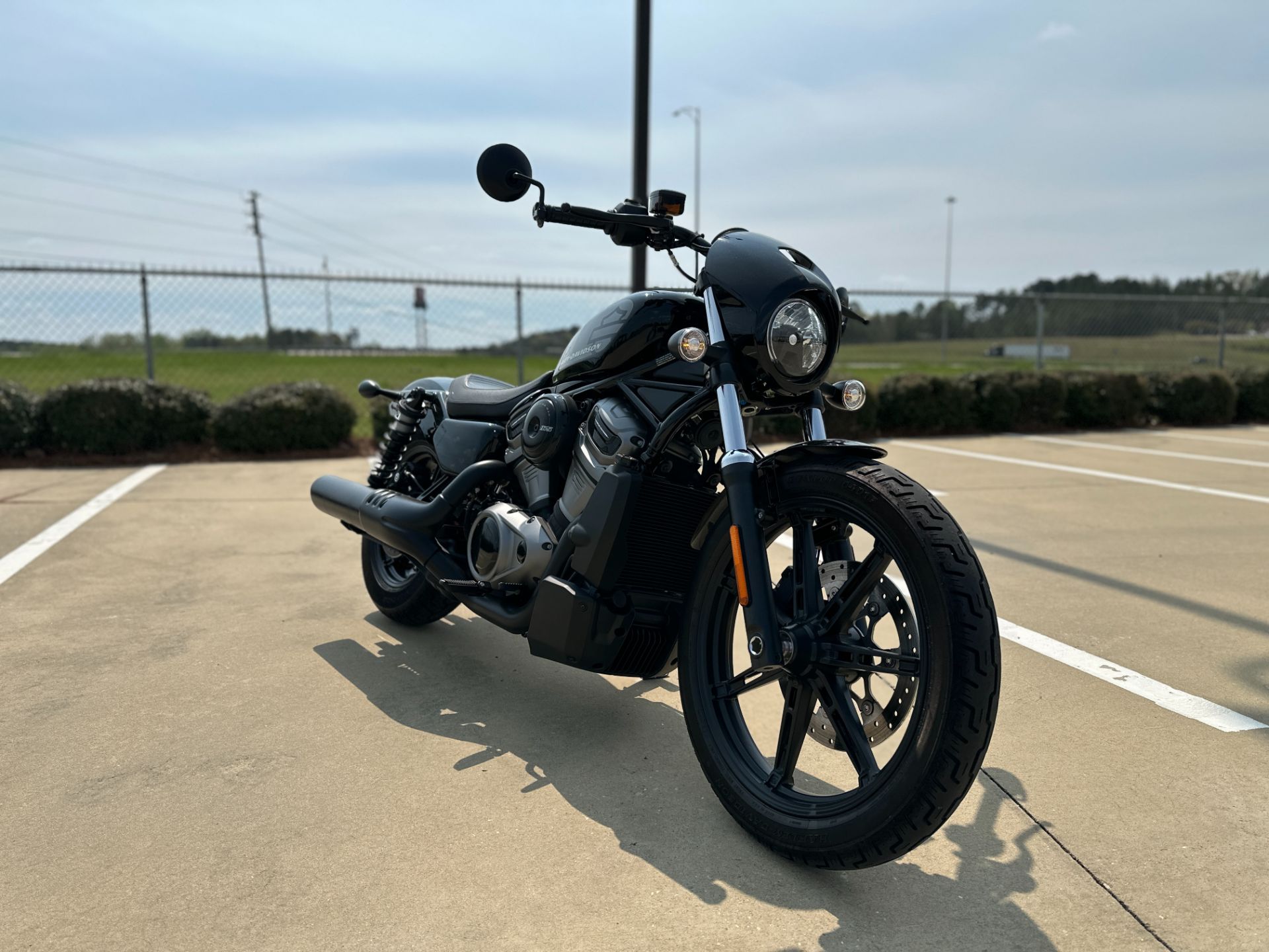 317437 2022 harley davidson  RH975 nightster sport vivid black - Photo 2