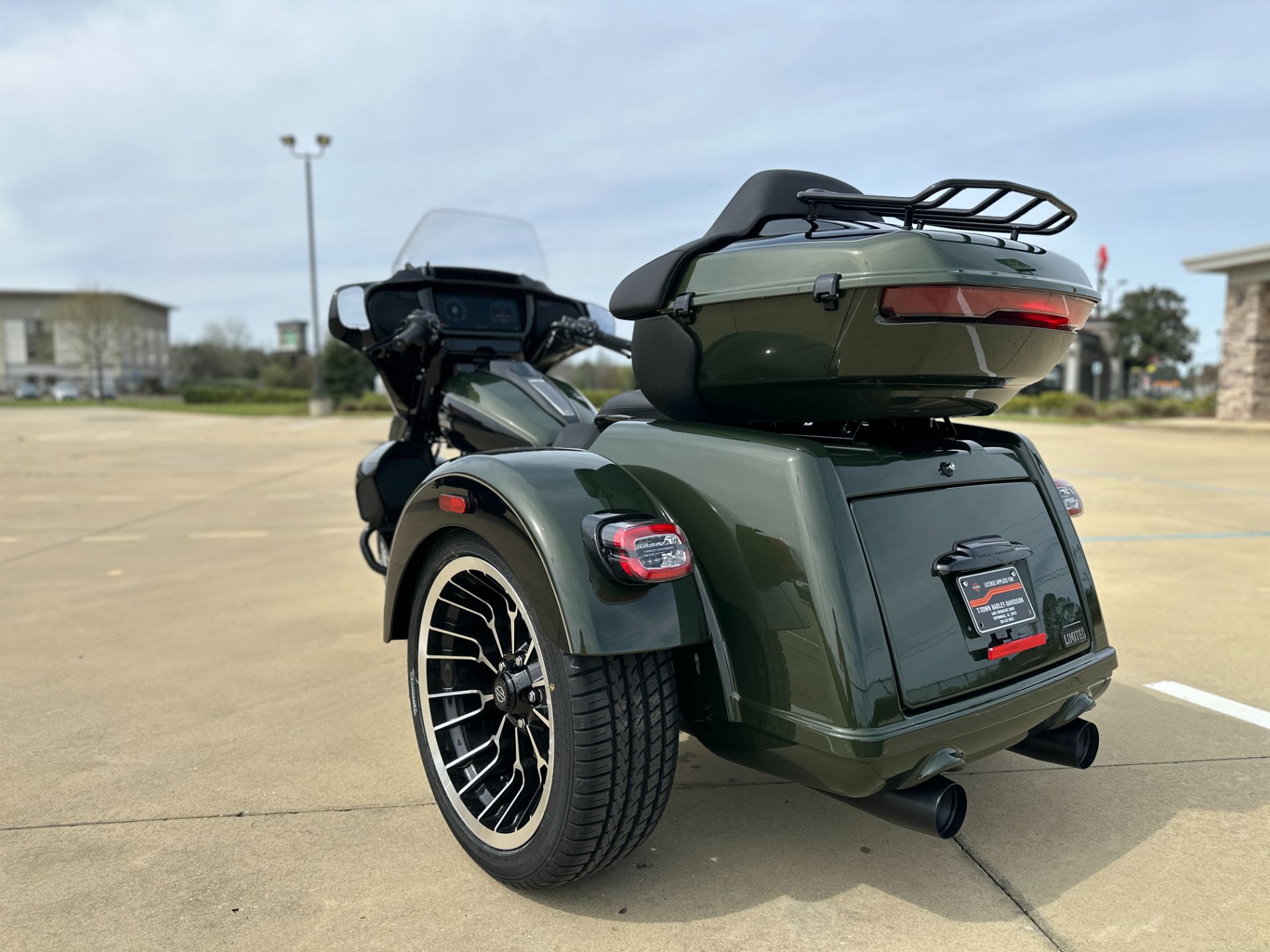 853827 2026 FLHLT harley davidson street glide 3 limited trike olive steel metallic vivid black - Photo 5