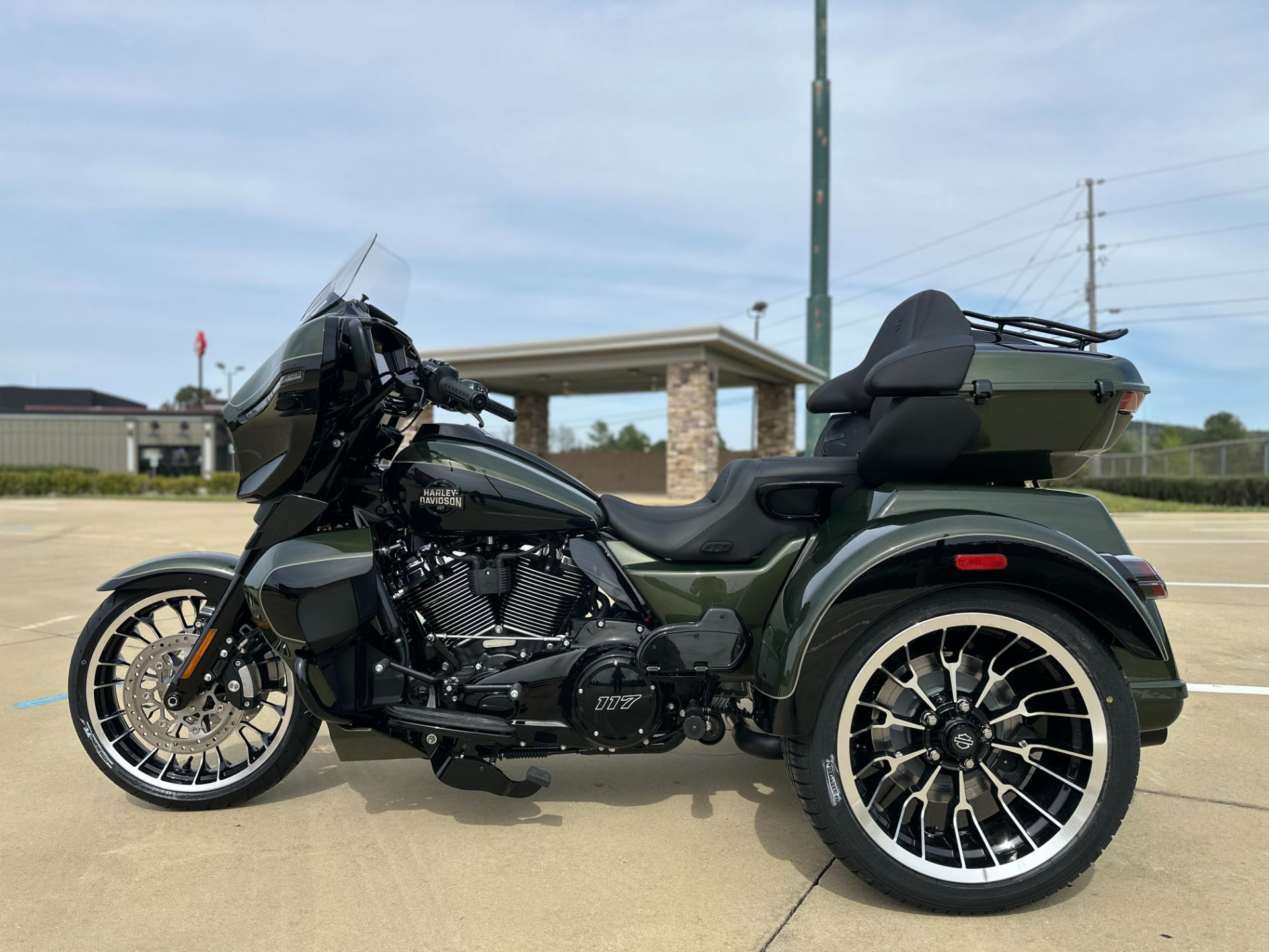 853827 2026 FLHLT harley davidson street glide 3 limited trike olive steel metallic vivid black - Photo 4